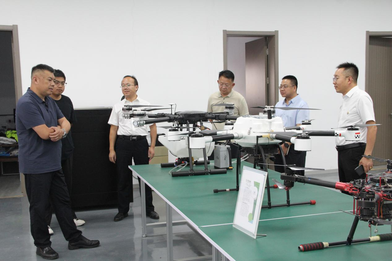 参观智造工坊 中心实验室